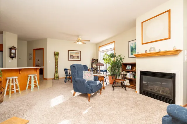 $274,900 | 1242 Crystal Place East, Chaska, MN 55318