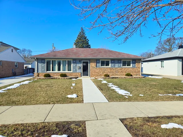 $375,000 | 980 West Grant Drive, Des Plaines, IL 60016