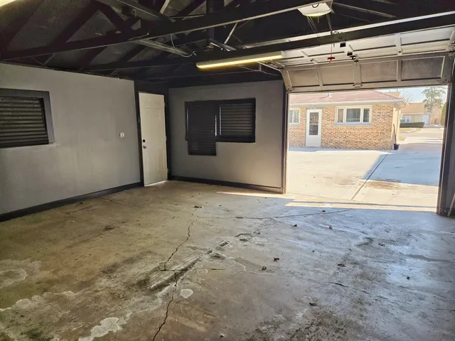 $375,000 | 980 West Grant Drive, Des Plaines, IL 60016