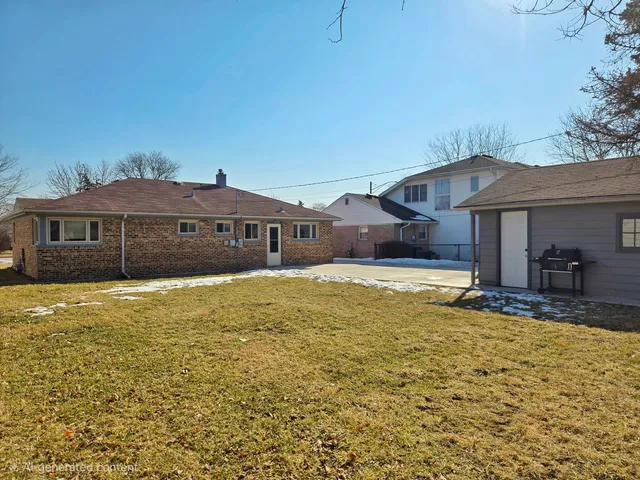 $375,000 | 980 West Grant Drive, Des Plaines, IL 60016