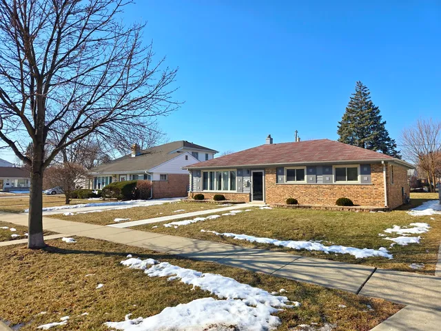 $375,000 | 980 West Grant Drive, Des Plaines, IL 60016