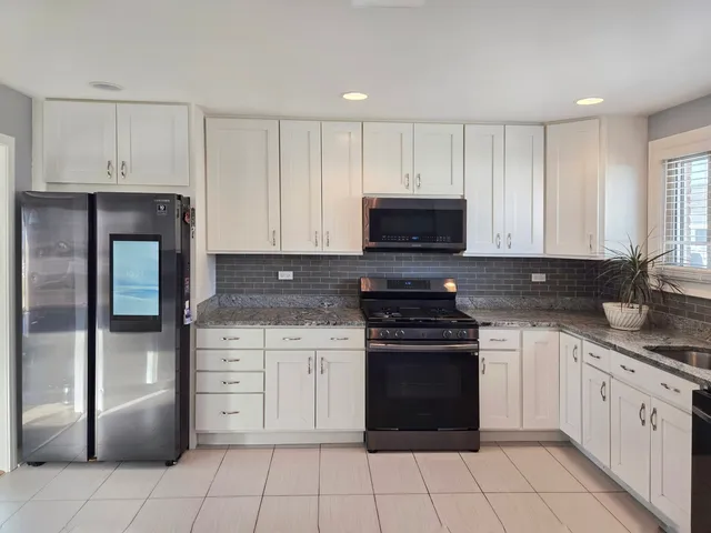 $375,000 | 980 West Grant Drive, Des Plaines, IL 60016