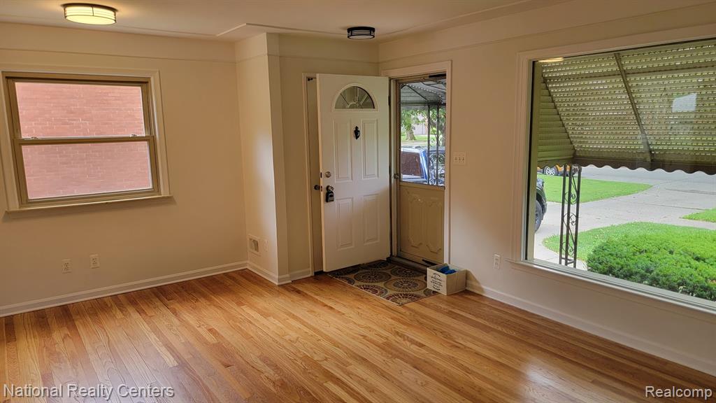 9030 Hemingway Redford, MI 48239 - Photo 3 of 27