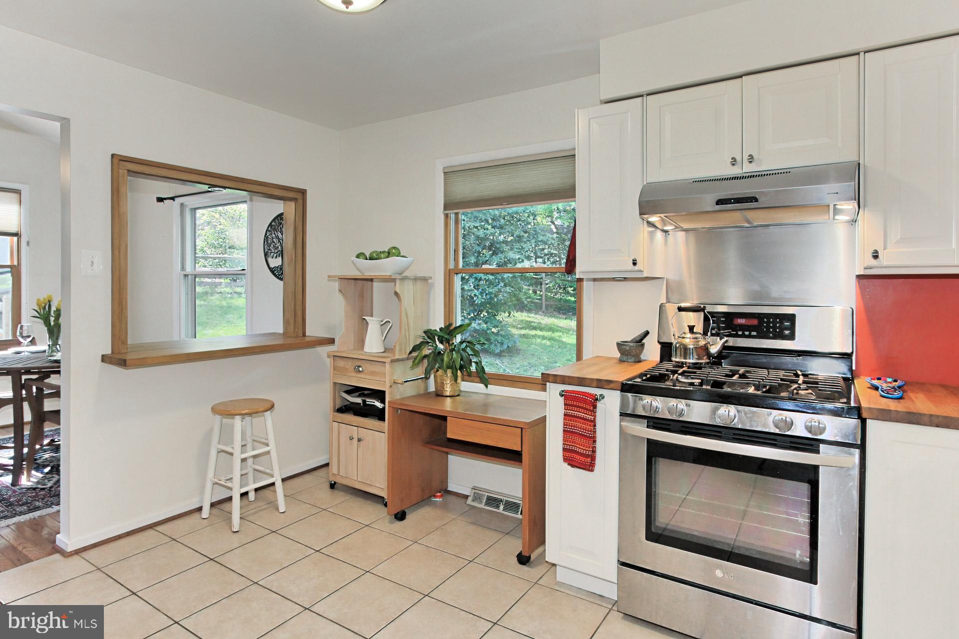11026 Howland Drive Reston, VA 20191 - Photo 9 of 45 Eat-Up Breakfast Bar/Pass Thru to Dining Area