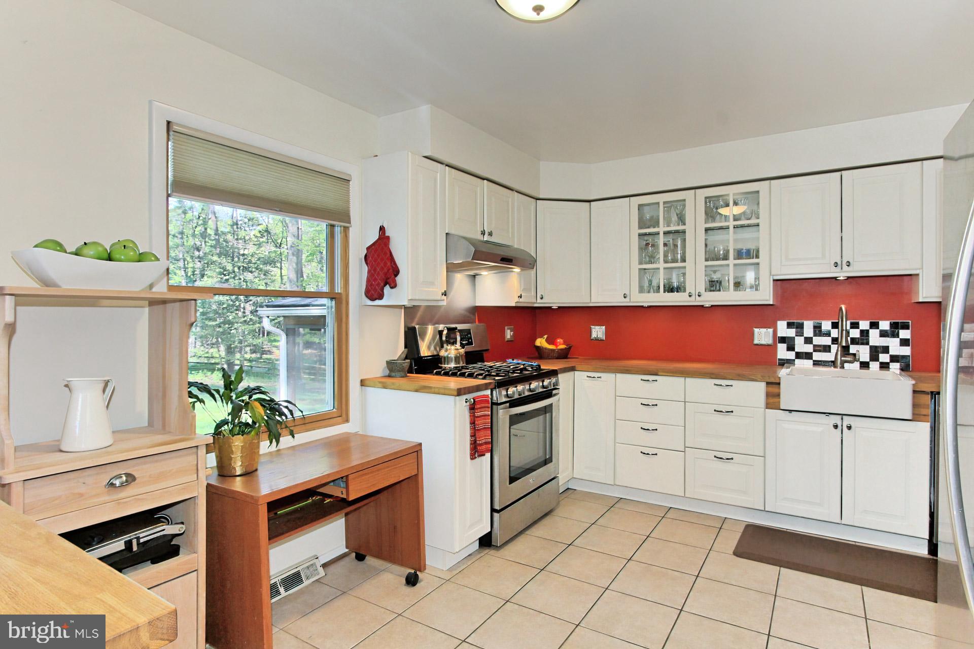 11026 Howland Drive Reston, VA 20191 - Photo 7 of 45 Welcoming Kitchen