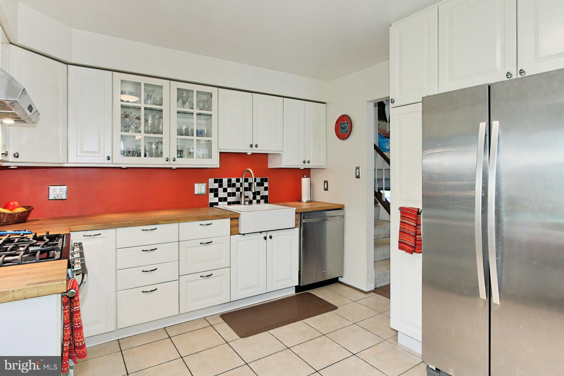 11026 Howland Drive Reston, VA 20191 - Photo 8 of 45 Stainless Steel Appliances!