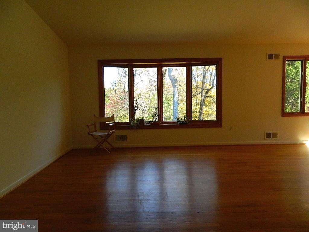 9 Marigold Court Silver Spring, MD 20906 - Photo 10 of 73 Gallery Image 10