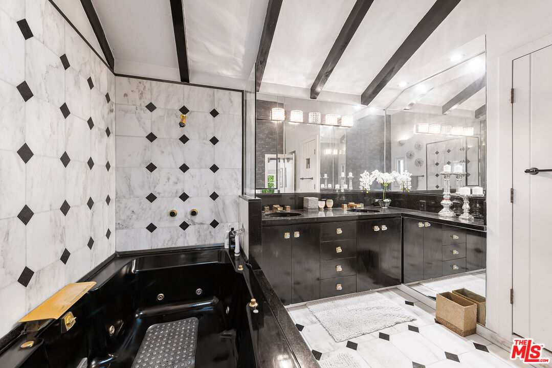 3245 Provon Lane Los Angeles, CA 90034 - Photo 14 of 26