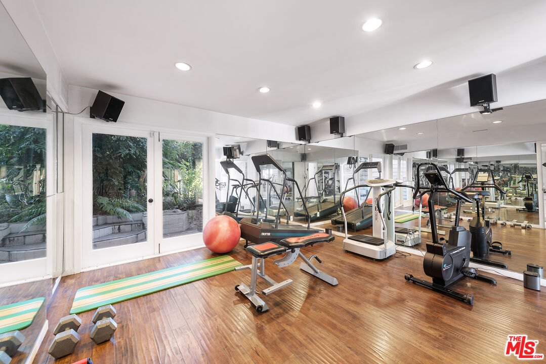 3245 Provon Lane Los Angeles, CA 90034 - Photo 15 of 26