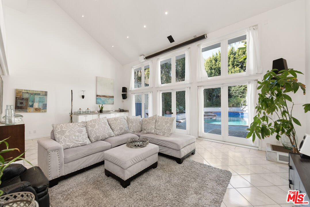 3245 Provon Lane Los Angeles, CA 90034 - Photo 16 of 26