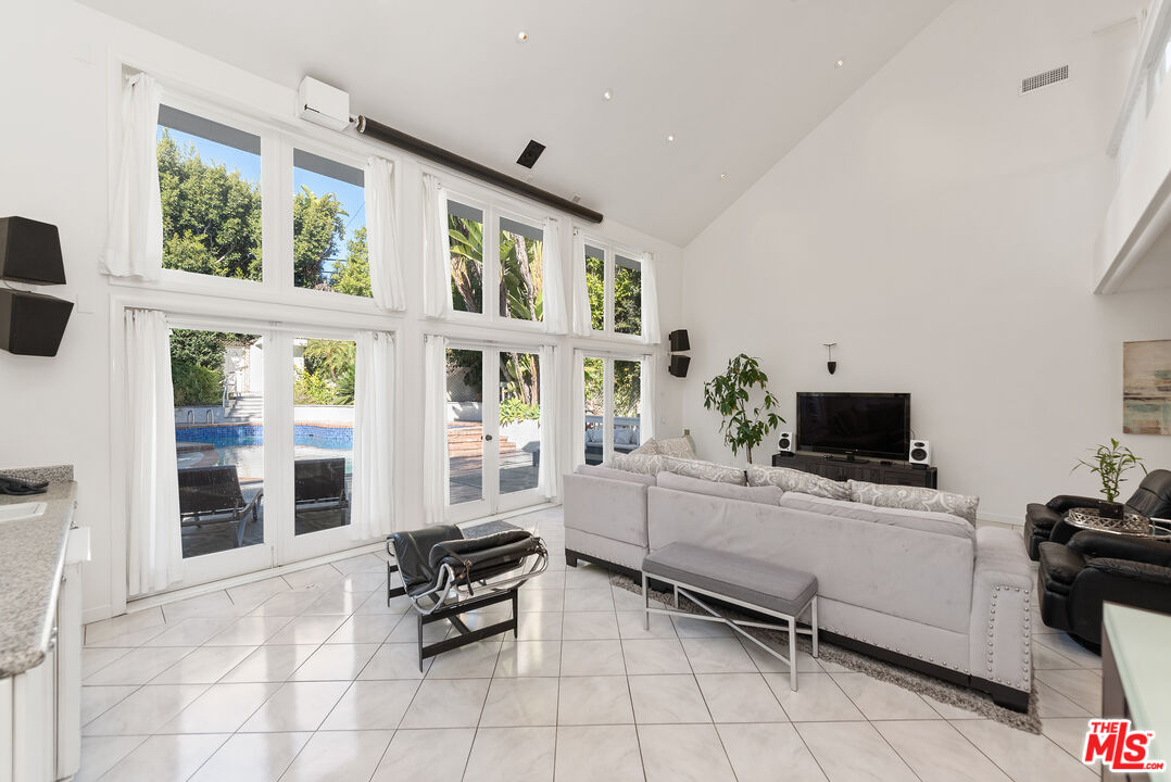 3245 Provon Lane Los Angeles, CA 90034 - Photo 17 of 26