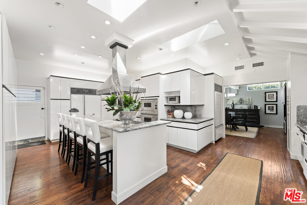 3245 Provon Lane Los Angeles, CA 90034 - Photo 7 of 26