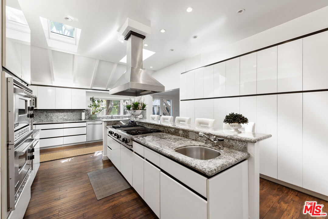 3245 Provon Lane Los Angeles, CA 90034 - Photo 9 of 26