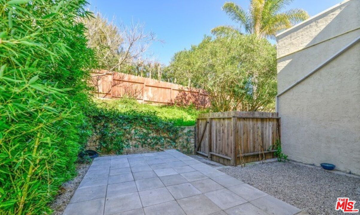 6456 Cavalleri Road Malibu, CA 90265 - Photo 7 of 36