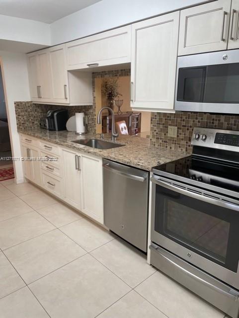 6461 Northwest 2nd Avenue, Unit FIVE Boca Raton, FL 33487 - Photo 4 of 19 Gallery Image 4