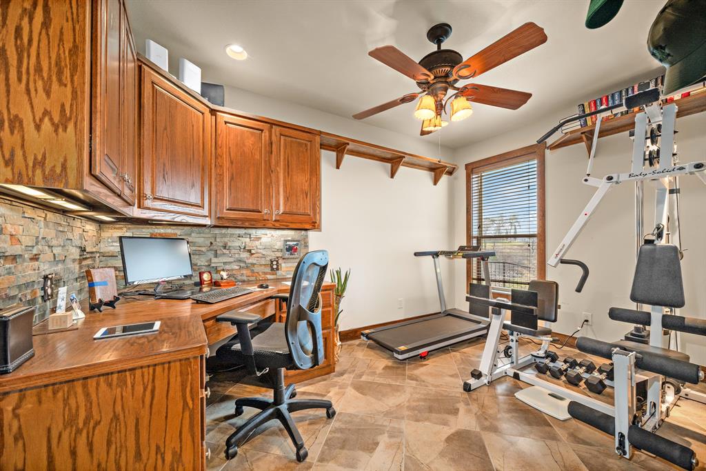 1252 Briar Court Whitney, TX 76692 - Photo 27 of 36 a work place with table and chairs
