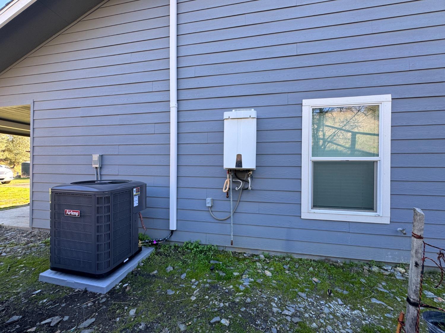 4968 Yaqui Gulch Road Mariposa, CA 95338 - Photo 32 of 37 a view of a backyard of the house