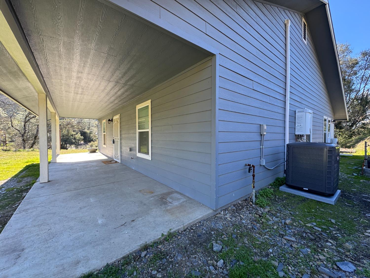 4968 Yaqui Gulch Road Mariposa, CA 95338 - Photo 34 of 37 a view of a backyard with tub and couches