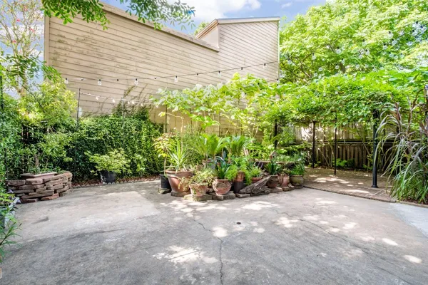 $3,250 | 909 Bomar Street, Houston, TX 77006