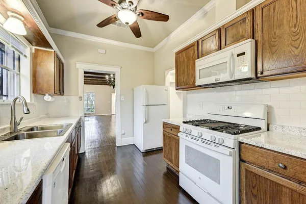 $3,250 | 909 Bomar Street, Houston, TX 77006