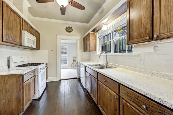 $3,250 | 909 Bomar Street, Houston, TX 77006