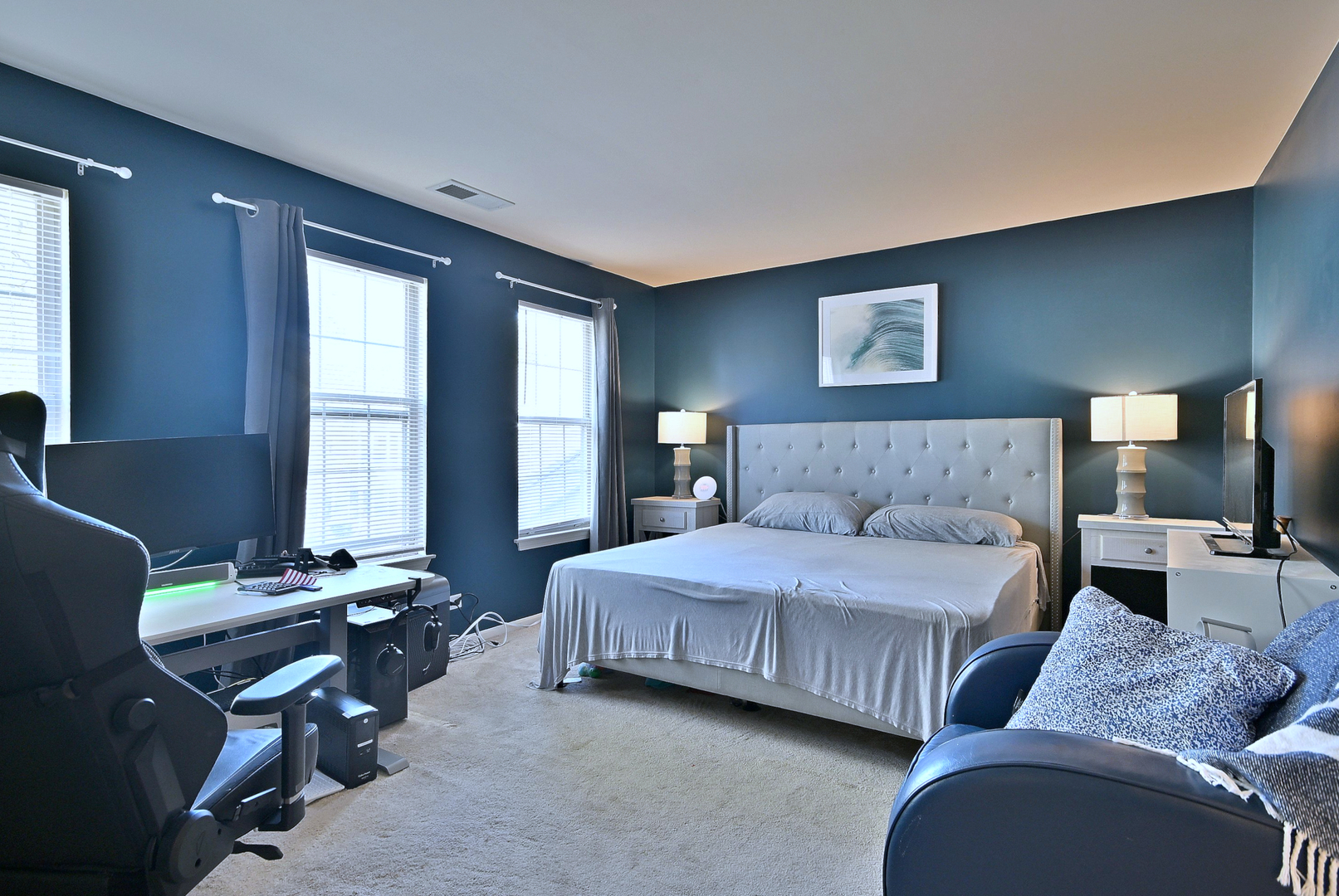 509 Aberdeen Lane, Unit C Prospect Heights, IL 60070 - Photo 15 of 27 a bedroom with a bed a couch and a window