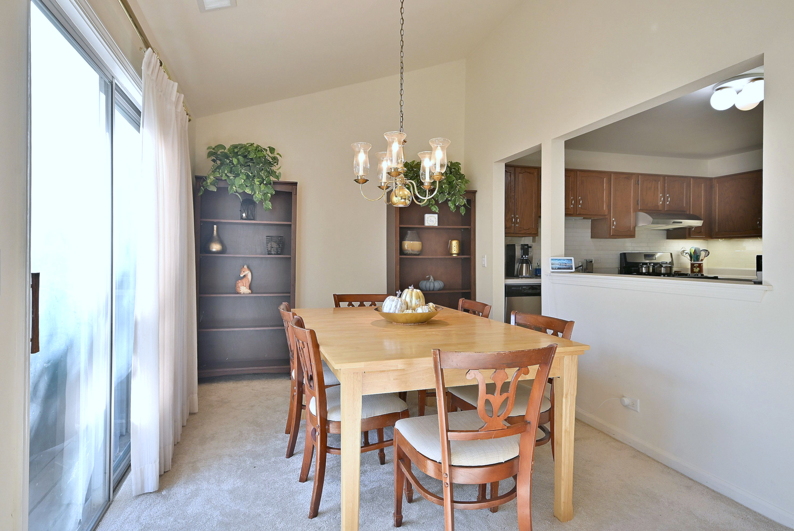 509 Aberdeen Lane, Unit C Prospect Heights, IL 60070 - Photo 6 of 27 a dining room with furniture and window