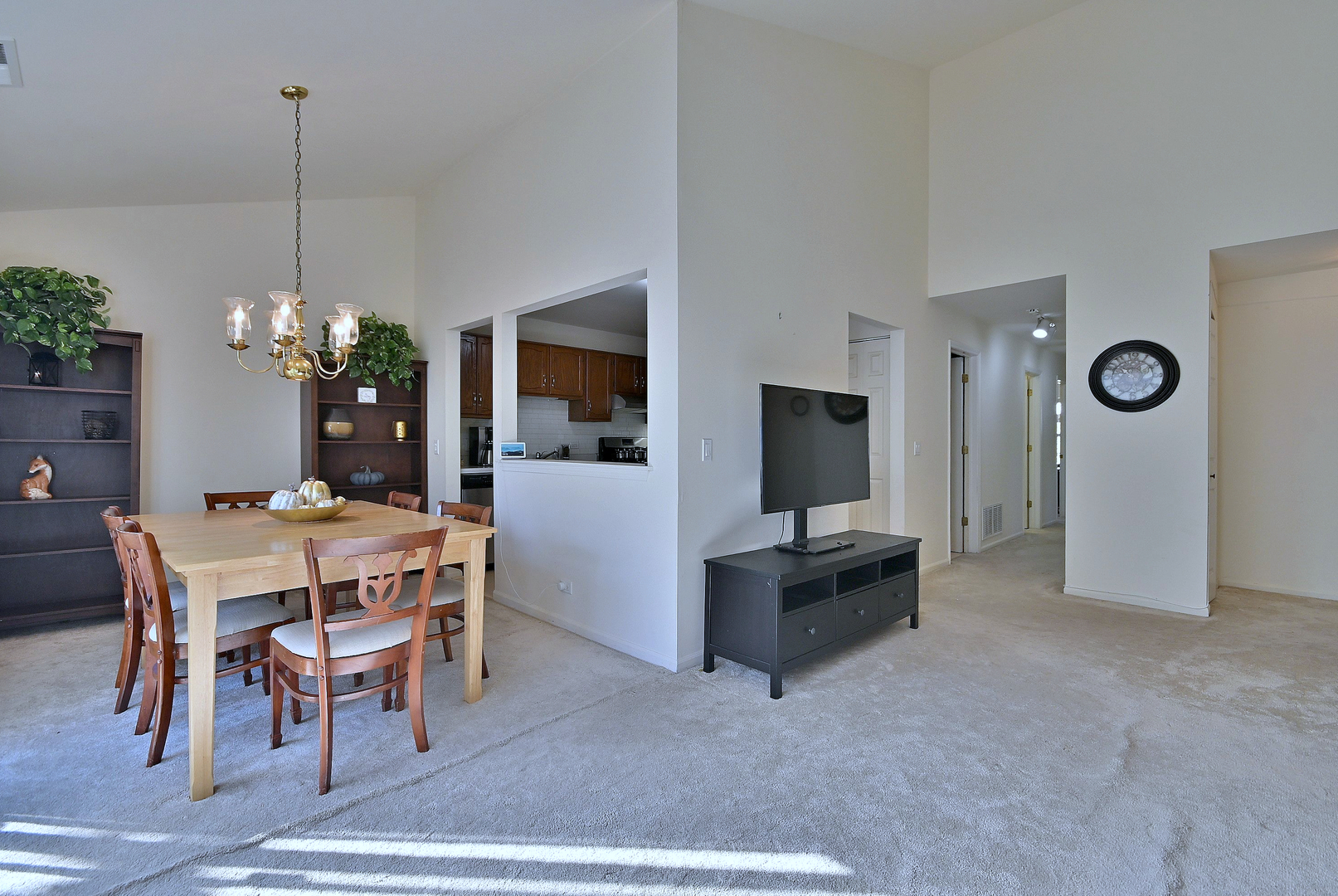 509 Aberdeen Lane, Unit C Prospect Heights, IL 60070 - Photo 8 of 27 a dining room with furniture and window