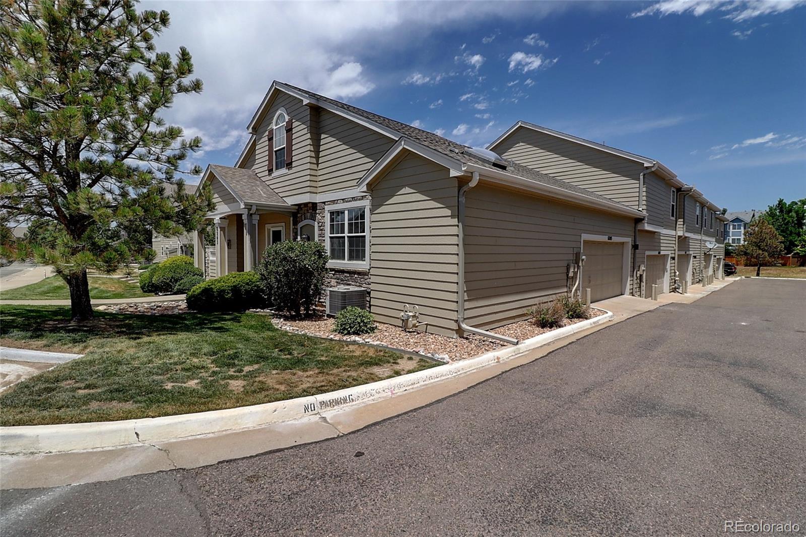 6203 Trailhead Road Highlands Ranch, CO 80130 - Photo 31 of 32 a front view of a house with garden