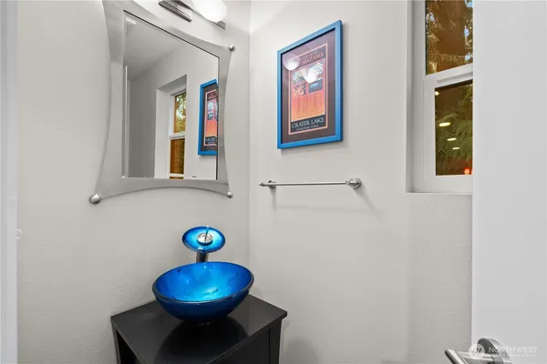 $1,000,000 | 9238 50th Place West, Mukilteo, WA 98275