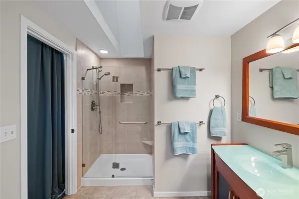 $1,000,000 | 9238 50th Place West, Mukilteo, WA 98275