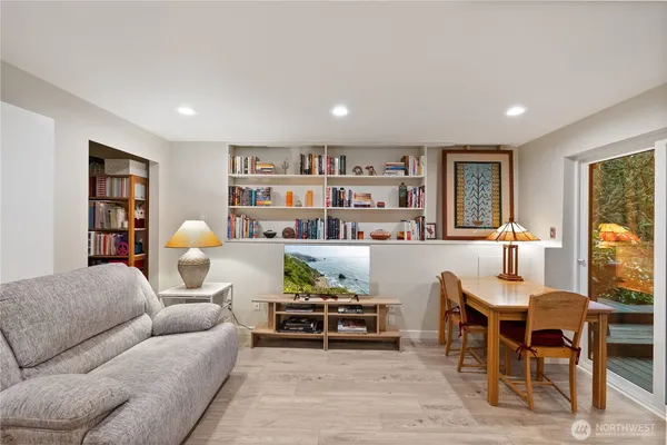 $1,000,000 | 9238 50th Place West, Mukilteo, WA 98275