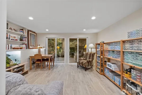 $1,000,000 | 9238 50th Place West, Mukilteo, WA 98275