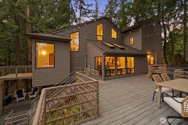 $1,000,000 | 9238 50th Place West, Mukilteo, WA 98275