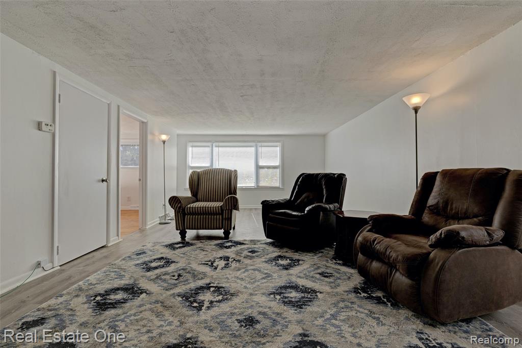 9150 Rattalee Lake Road Clarkston, MI 48348 - Photo 21 of 45