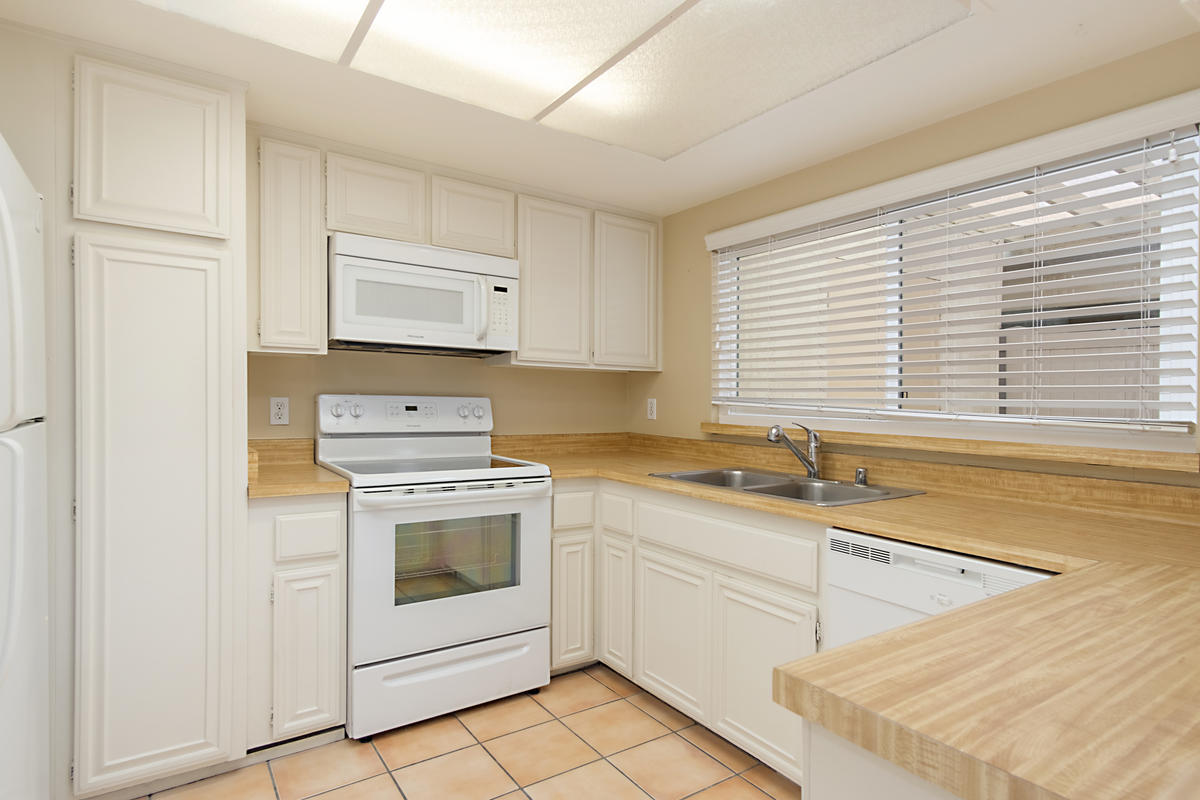35984 Novio Court Rancho Mirage, CA 92270 - Photo 12 of 31 12_9651123_118236_BPO-118236-112
