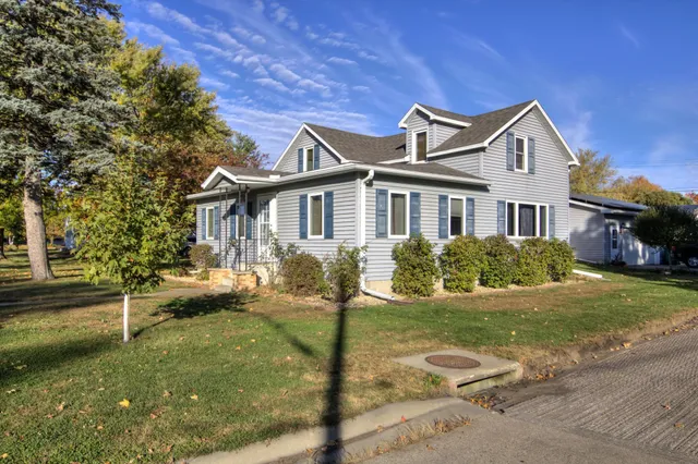 $349,000 | 724 Washington Avenue, Wabasha, MN 55981