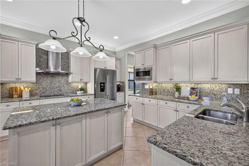 3384 Atlantic Circle Naples, FL 34119 - Photo 4 of 49