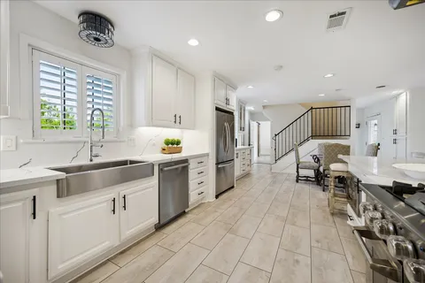 $1,250,000 | 7910 Del Monte Drive, Houston, TX 77063