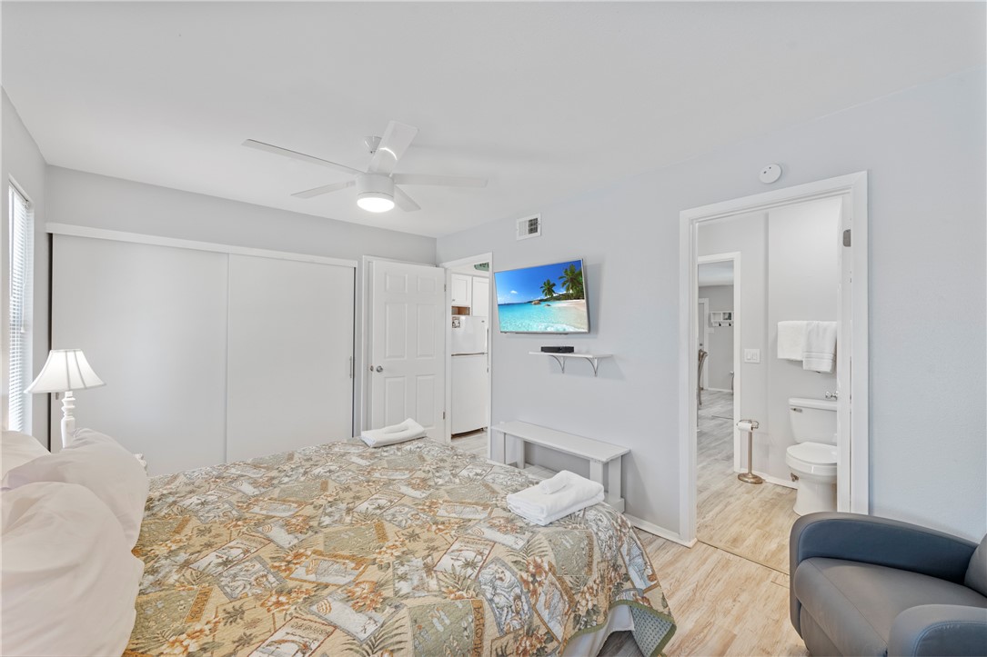 622 Beach Access Rd- 1a, Unit 231 Port Aransas, TX 78373 - Photo 13 of 24 a bedroom with a bed and a couch