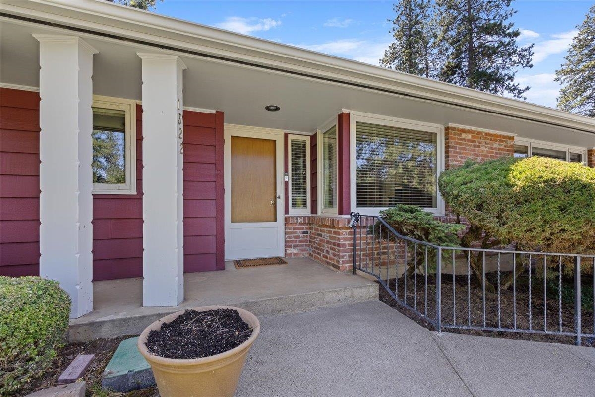1322 East 28th Avenue Spokane, WA 99203 - Photo 2 of 27