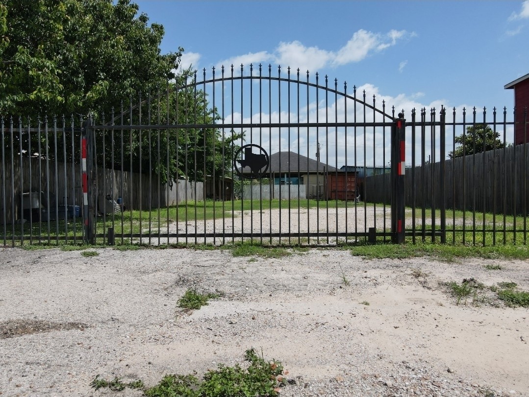 1417 Weiss Street Houston, TX 77009 - Photo 6 of 7