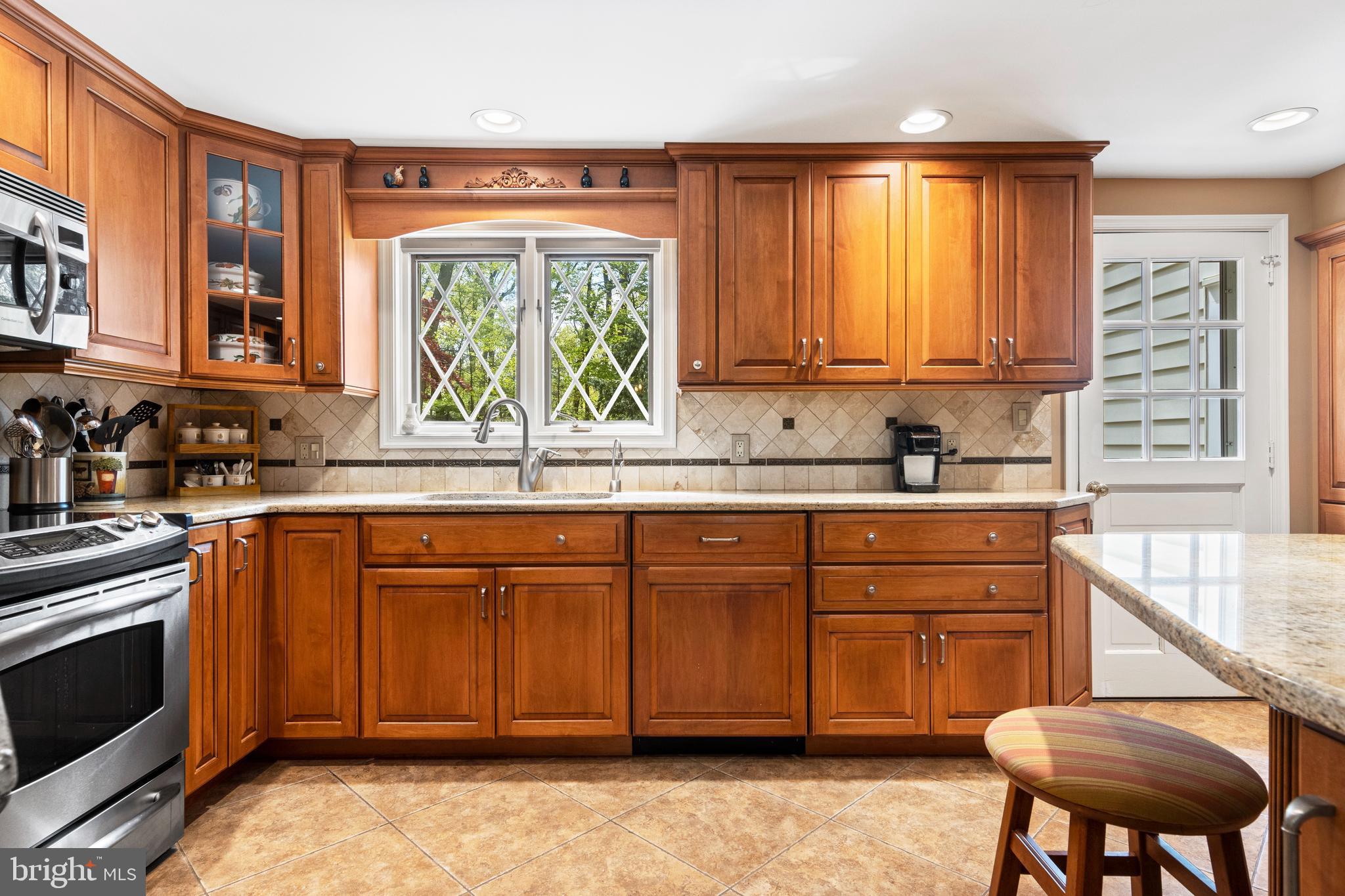 528 Mountview Road Berwyn, PA 19312 - Photo 15 of 44 Kitchen-Maple Cabs
