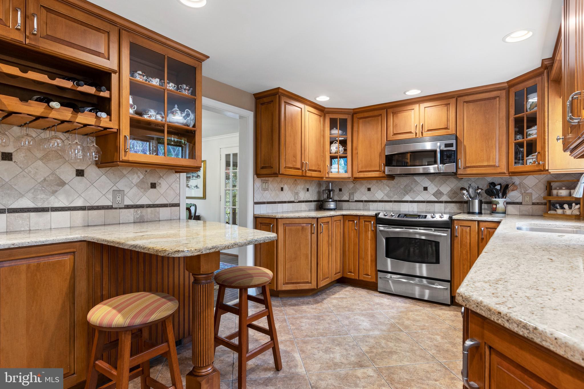 528 Mountview Road Berwyn, PA 19312 - Photo 20 of 44 Kitchen Tile Backsplash