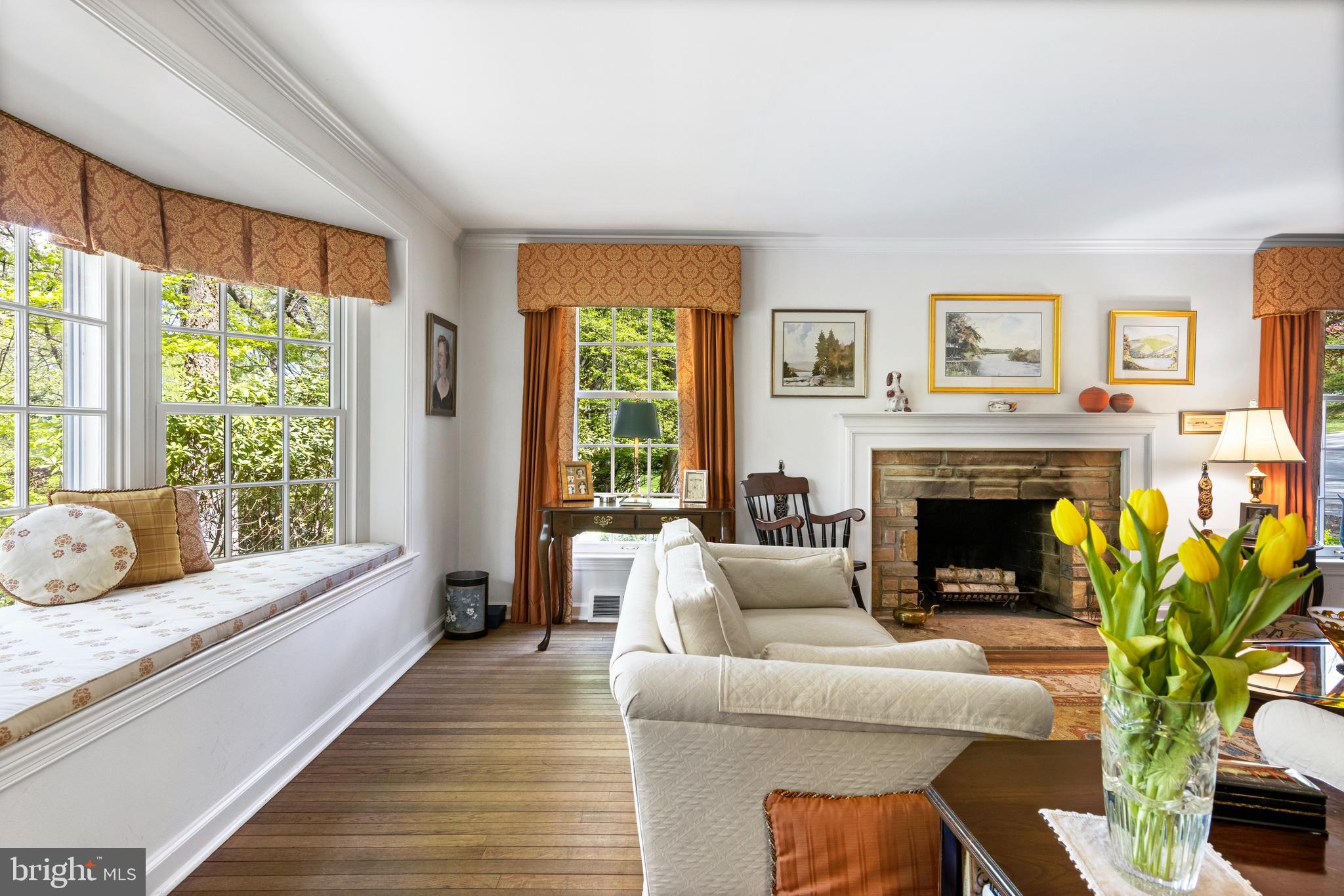 528 Mountview Road Berwyn, PA 19312 - Photo 10 of 44 Living Room Window Seat