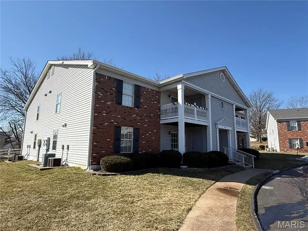 $155,000 | 19 Berview Circle, Unit B, St. Louis, MO 63129