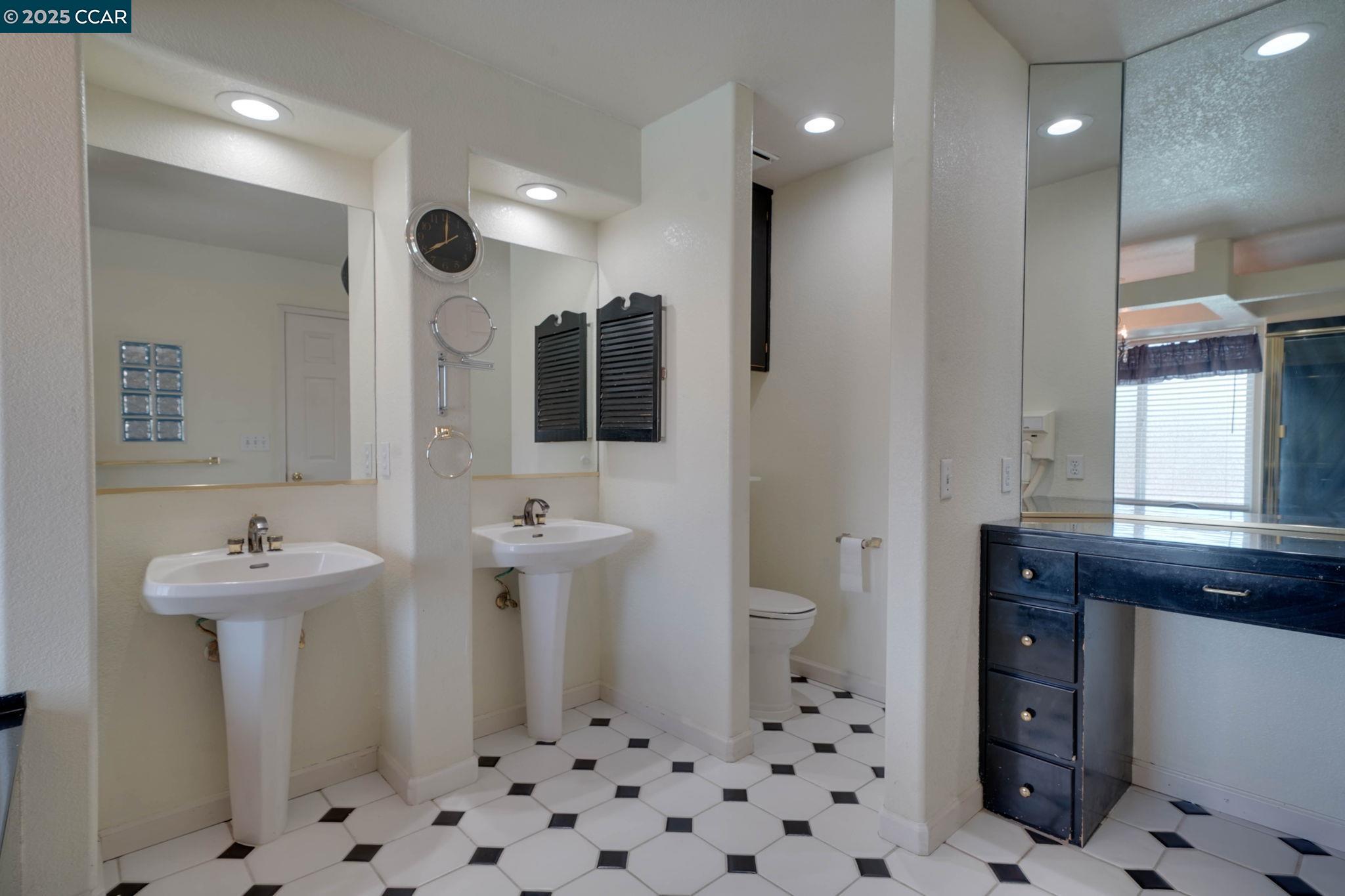 1210 Snow Ridge Court Modesto, CA 95351 - Photo 29 of 43 a bathroom with a sink toilet and shower