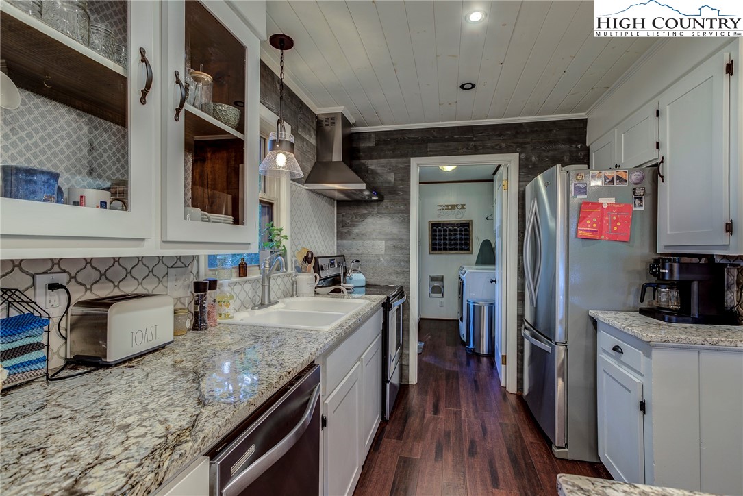 528 Bear Ridge Trail Fleetwood, NC 28626 - Photo 19 of 44 a kitchen with granite countertop a sink stove and cabinets