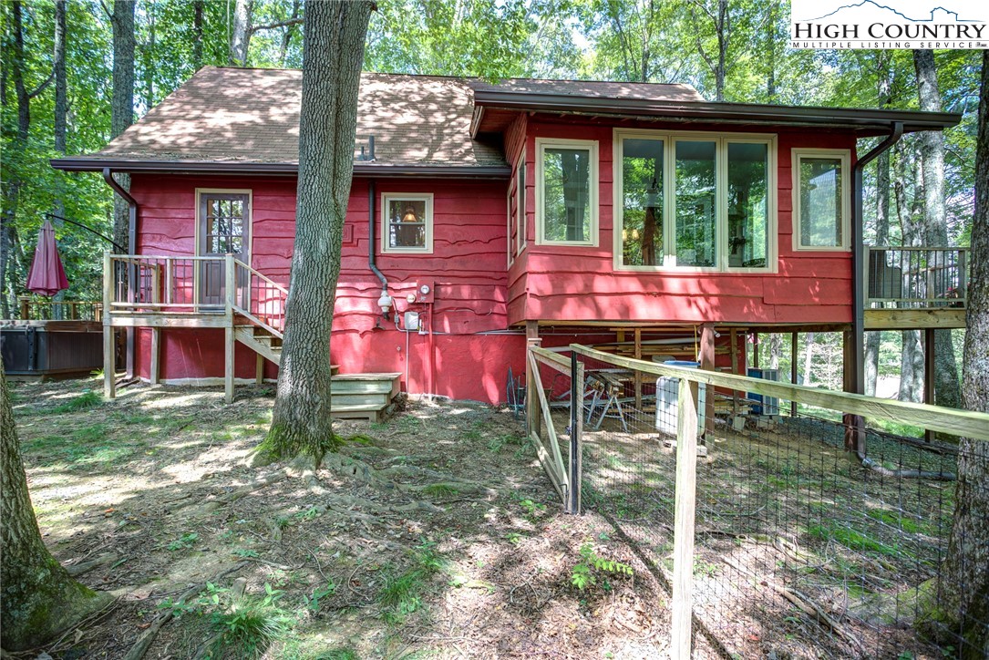 528 Bear Ridge Trail Fleetwood, NC 28626 - Photo 9 of 44 a small barn with a table and chairs under an umbrella