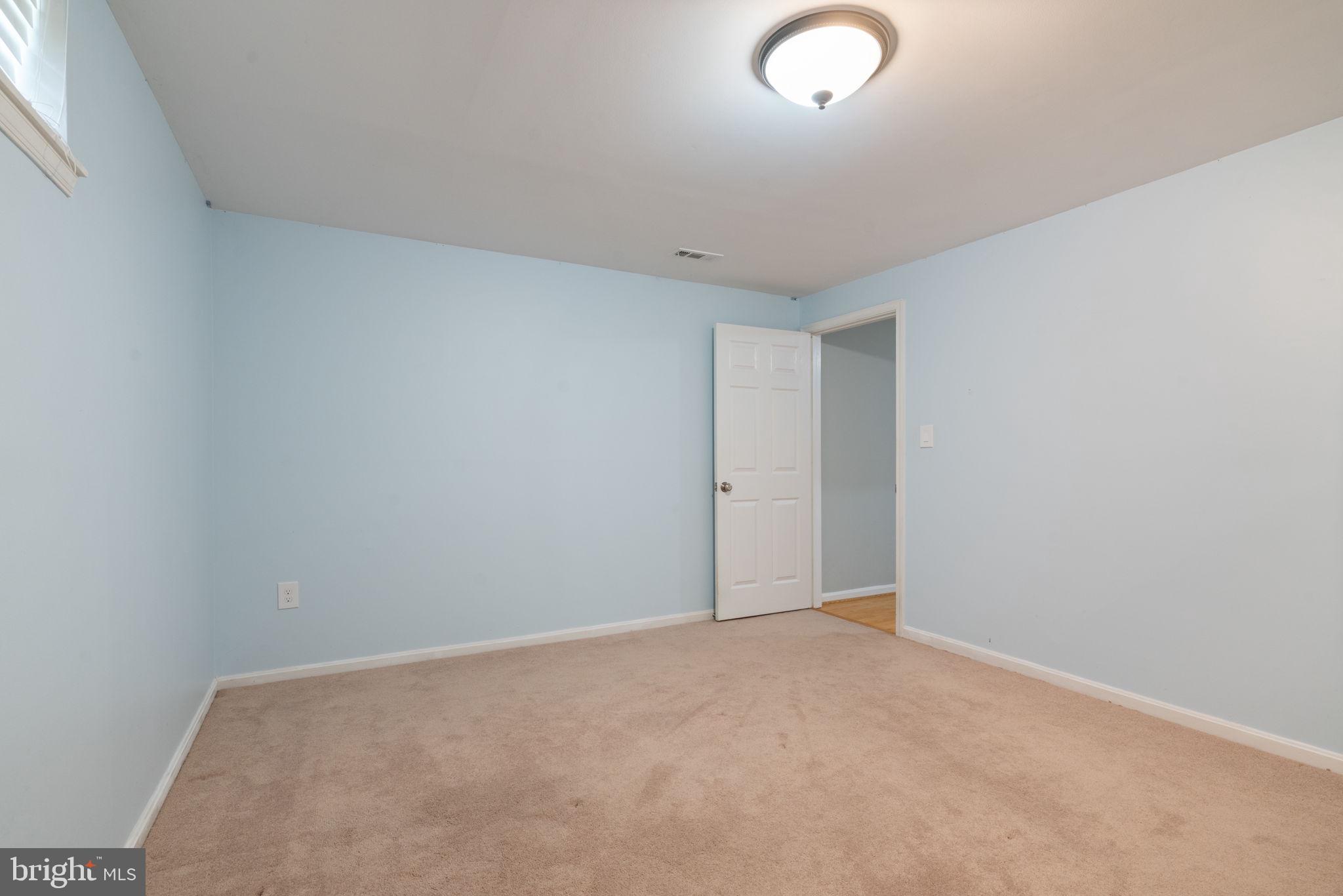 8527 Silverview Drive Lorton, VA 22079 - Photo 19 of 63 a view of an empty room